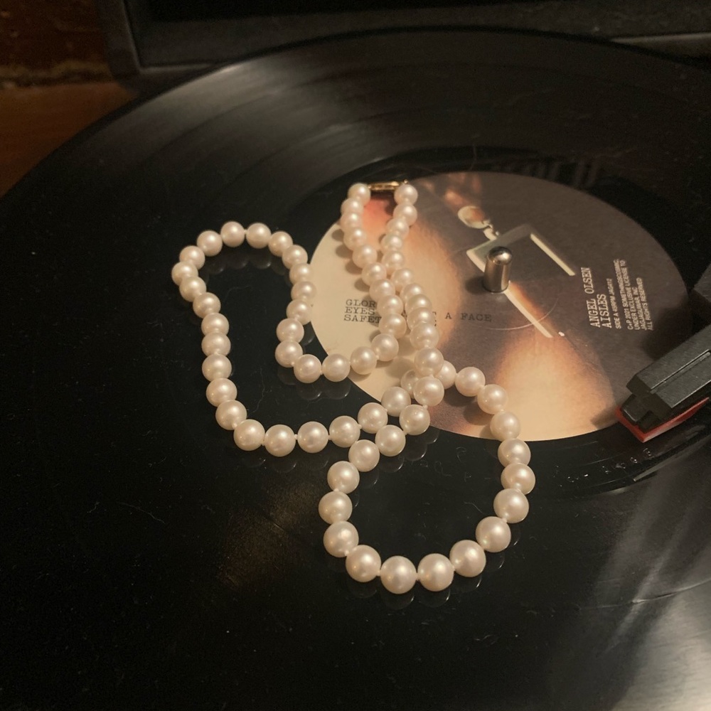 Gorgeous vintage REAL pearl necklace with 14kt gold clasp